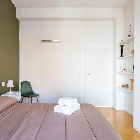 Chiaia Mon Elegant Flat By Napoliapartments * Неаполь