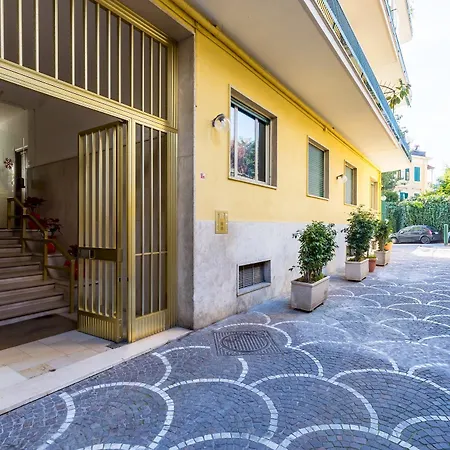 Chiaia Mon Elegant Flat By Napoliapartments 아파트 *